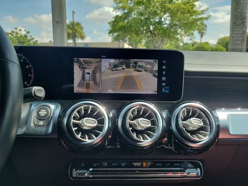 Used 2021 Mercedes-Benz GLB 250 image 26