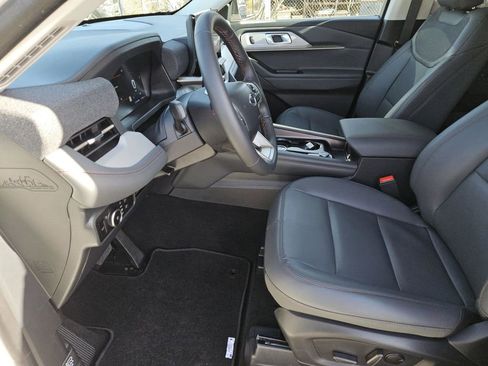 New 2025 Ford Explorer Active w/ Active Comfort Package image 22