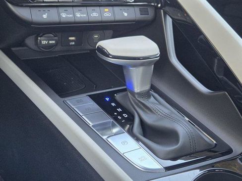 New 2025 Hyundai Elantra Limited image 15