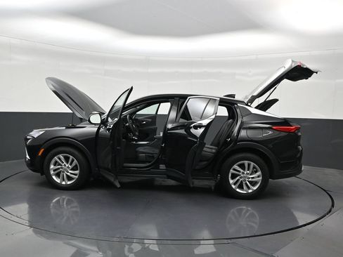 Used 2025 Buick Envista Preferred FWD image 34