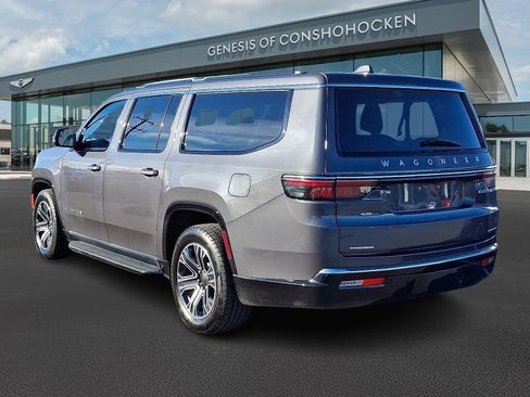 Used 2023 Jeep Wagoneer L Series II image 4