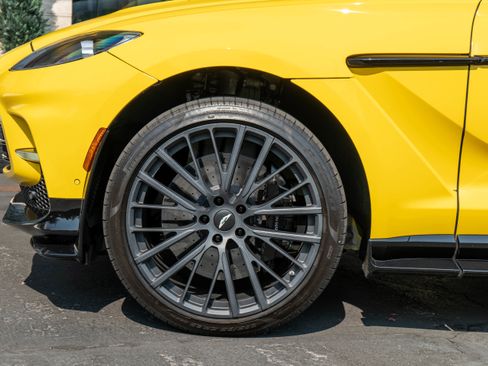 Used 2023 Aston Martin DBX 707 image 4