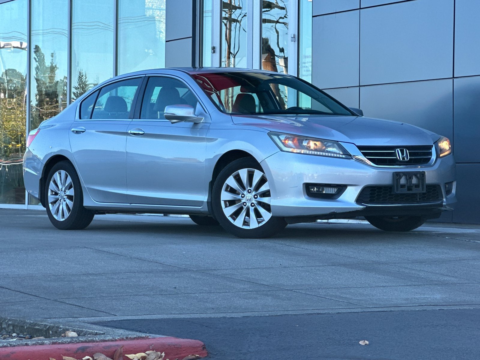 Used 2014 Honda Accord EX-L image 2