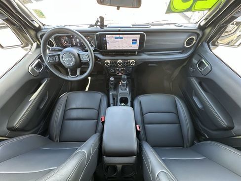 Used 2025 Jeep Gladiator Sport AWD/4WD image 18