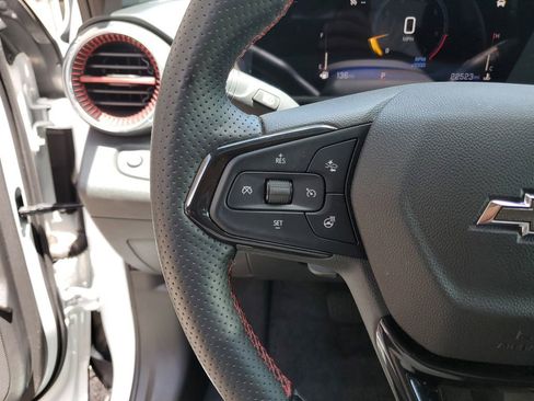 Used 2024 Chevrolet Trax RS FWD image 23
