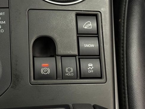 Used 2023 Toyota Highlander XSE AWD/4WD image 32