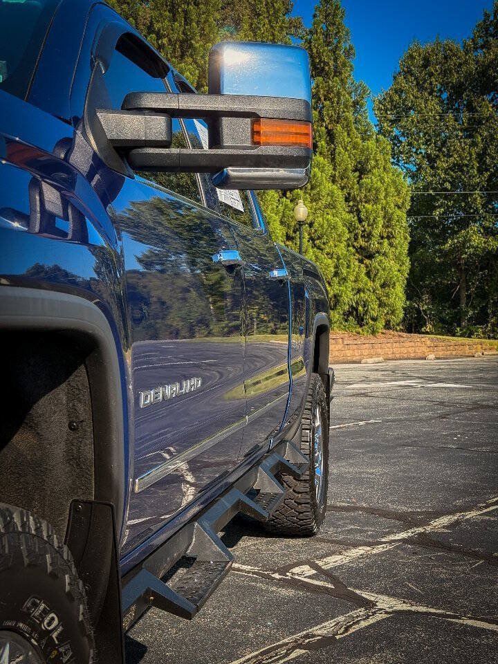 Used 2015 GMC Sierra 2500 Denali w/ Duramax Plus Package AWD/4WD image 10