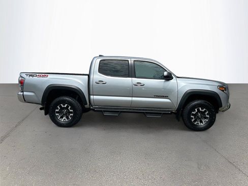 Used 2022 Toyota Tacoma TRD Off-Road AWD/4WD image 3