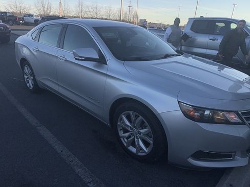 Used 2017 Chevrolet Impala LT w/ Convenience Package image 3