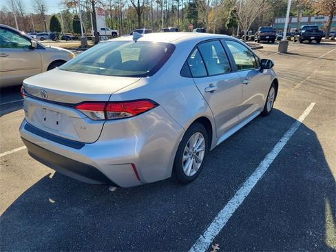 Used 2023 Toyota Corolla LE image 3