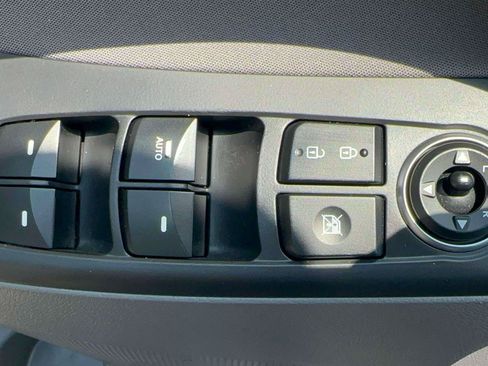 Used 2015 Hyundai Elantra SE w/ Option Group 02 FWD image 14