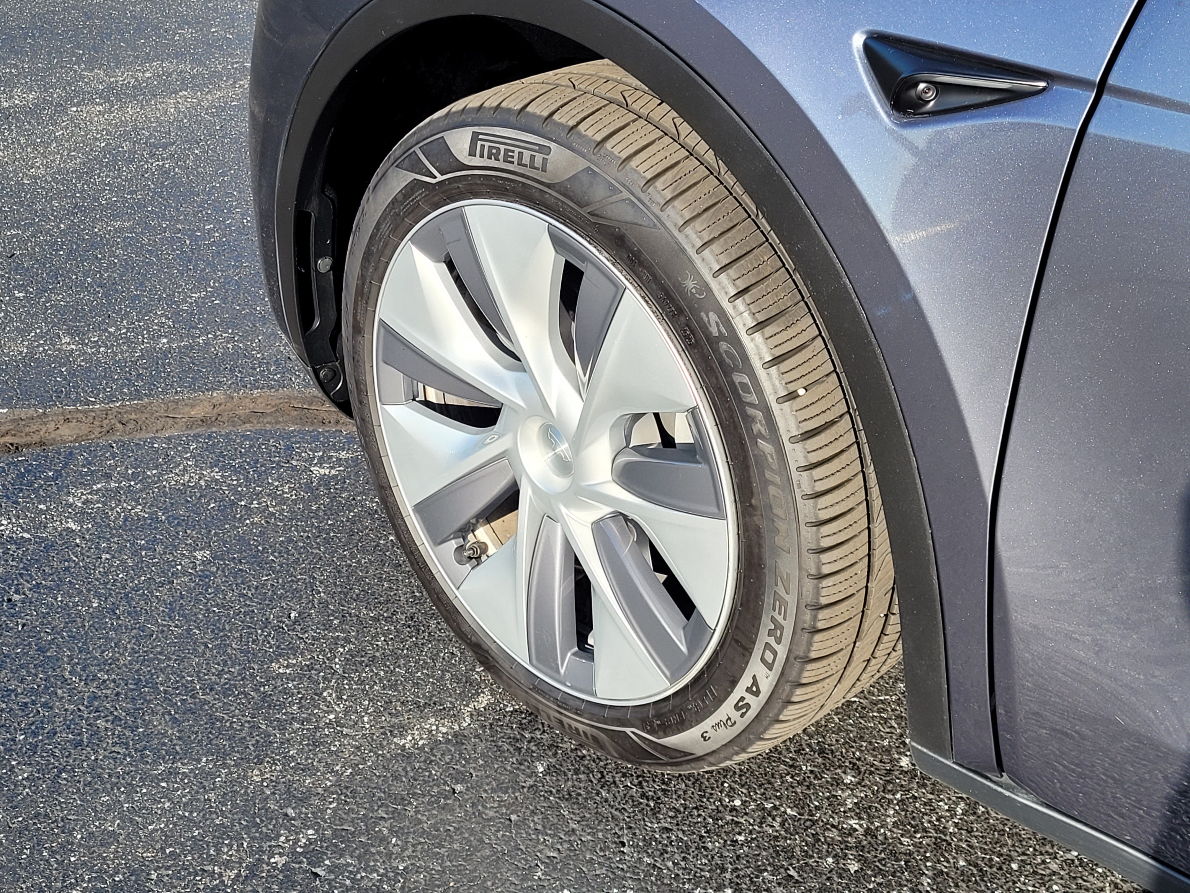 Used 2023 Tesla Model Y Long Range AWD/4WD image 10