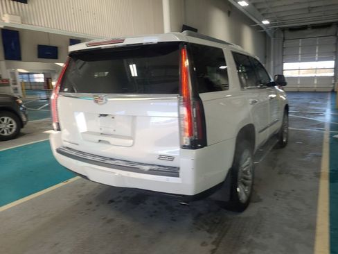 Used 2020 Cadillac Escalade Luxury w/ LPO, Radiant Package image 4