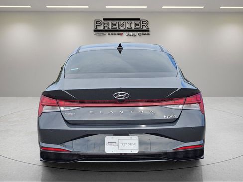 Used 2023 Hyundai Elantra Limited w/ Preferred Accessory Package image 11