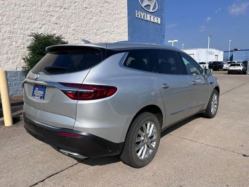 Used 2020 Buick Enclave Essence image 3