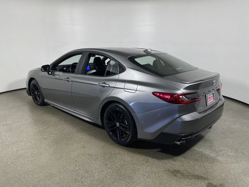 Used 2025 Toyota Camry SE FWD image 5