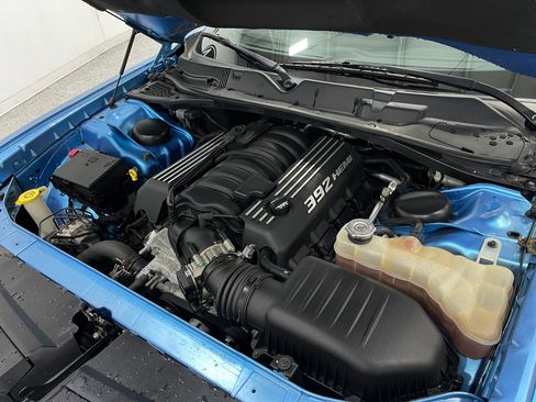 Used 2016 Dodge Challenger SRT w/ Technology Group image 29