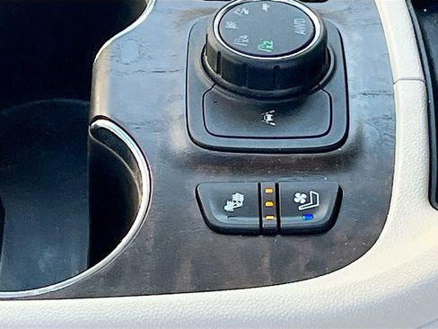 Used 2022 GMC Acadia Denali w/ Denali Ultimate Package image 20