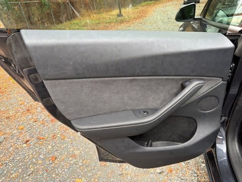 Used 2024 Tesla Model Y Long Range image 16