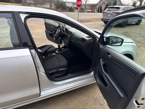 Used 2015 Volkswagen Jetta S image 13