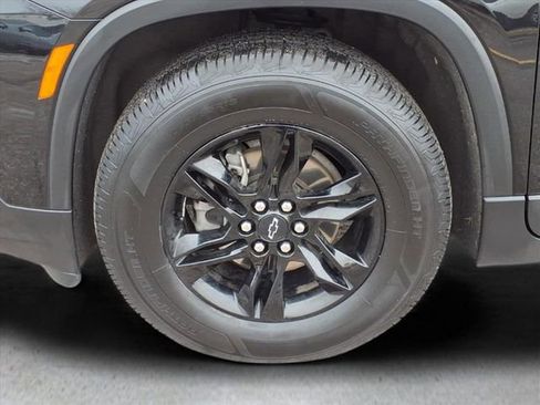 Used 2023 Chevrolet Traverse LT image 10