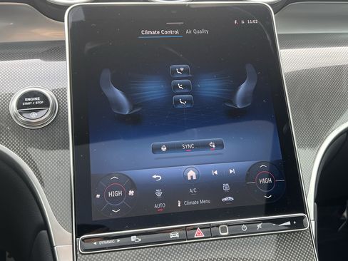 Used 2025 Mercedes-Benz GLC 300 4MATIC image 29