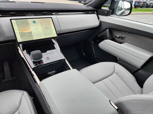 Used 2025 Land Rover Range Rover Sport SE AWD/4WD image 14