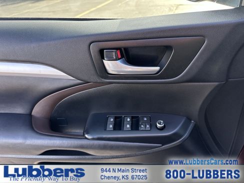Used 2017 Toyota Highlander XLE image 13