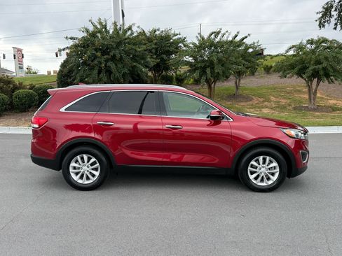Used 2018 Kia Sorento FWD image 6