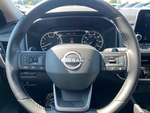 Used 2025 Nissan Rogue SV AWD/4WD image 25