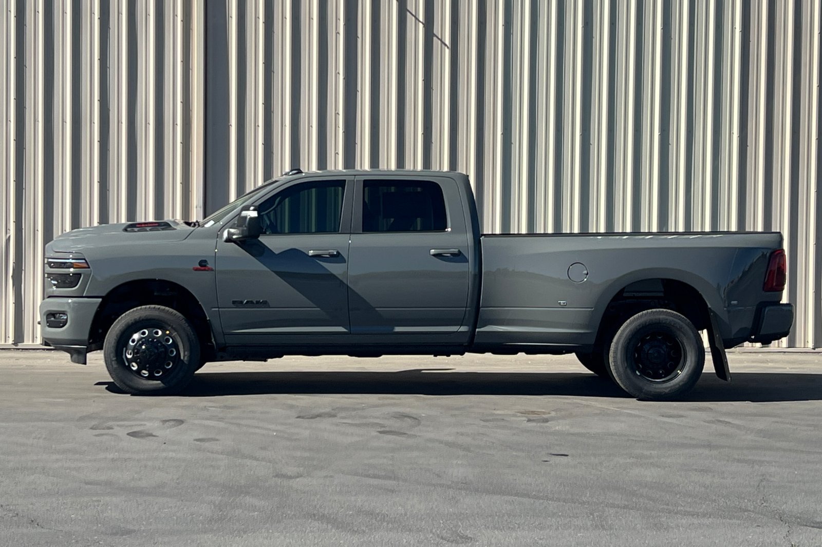 New 2026 RAM 3500 Laramie AWD/4WD image 13