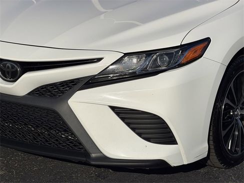 Used 2019 Toyota Camry SE image 10