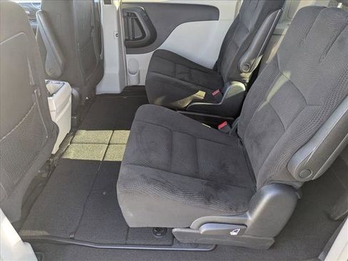 Used 2014 Chrysler Town & Country Touring image 19