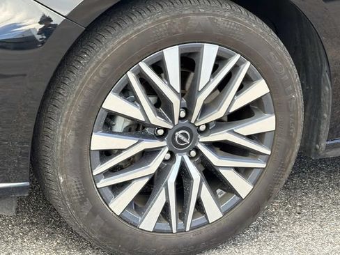 Used 2025 Nissan Altima 2.5 SV AWD/4WD image 12