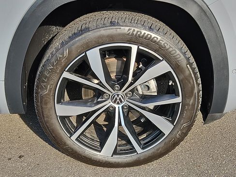 Used 2025 Volkswagen Atlas SEL Premium R-Line AWD/4WD image 8