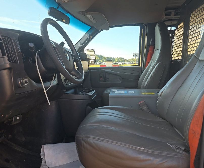 Used 2015 Chevrolet Express 2500 RWD image 8