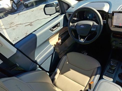 New 2025 Ford Maverick Lariat image 9