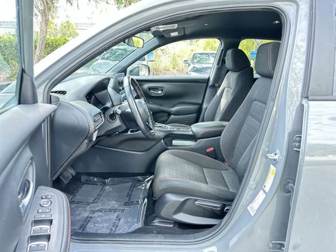 Used 2025 Honda HR-V Sport image 2