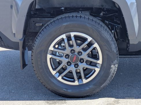 Used 2024 Toyota Tacoma TRD Sport AWD/4WD image 9