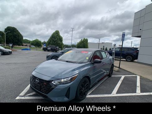 Certified 2025 Nissan Sentra SR w/ Midnight Edition FWD image 8