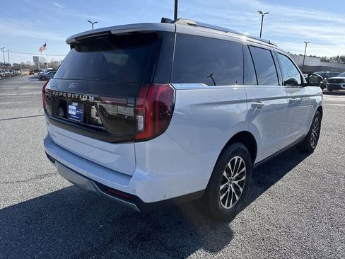 Used 2025 Ford Expedition Platinum image 7