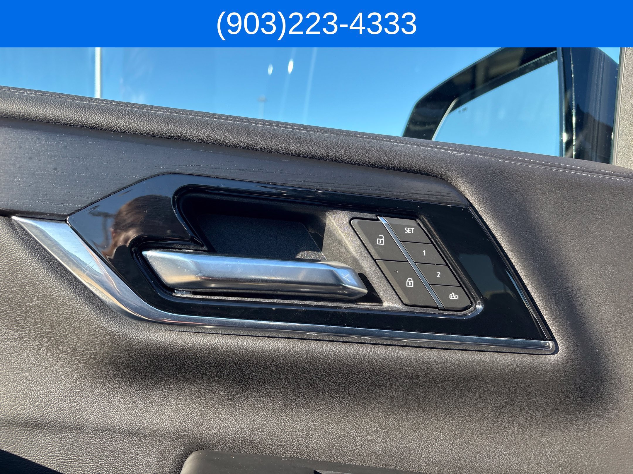 Used 2025 GMC Yukon Denali AWD/4WD image 25