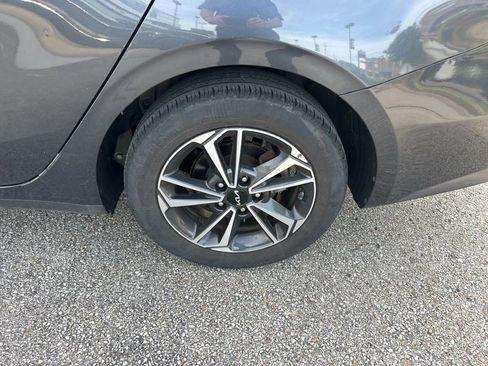 Certified 2023 Kia Forte LXS w/ LXS Technology Package FWD image 7