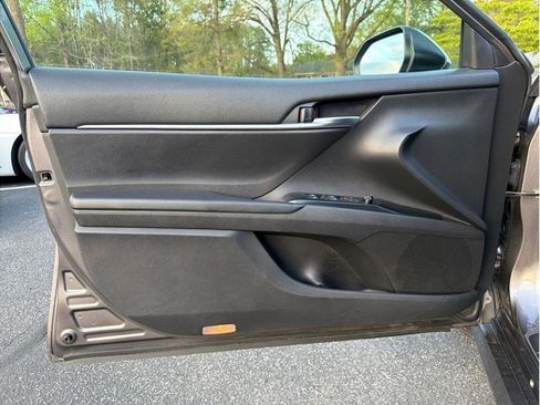 Used 2019 Toyota Camry LE image 7