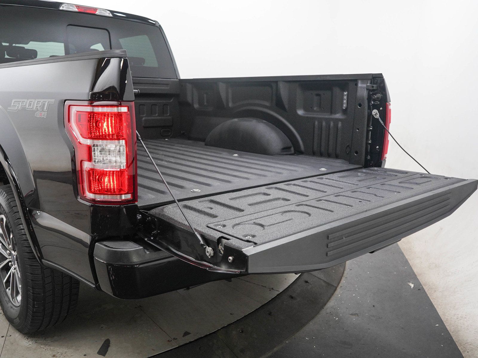 Used 2019 Ford F150 XLT w/ Equipment Group 302A Luxury AWD/4WD image 9