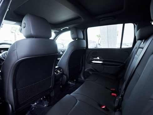 Used 2025 Mercedes-Benz GLB 250 4MATIC w/ Exclusive Package image 23