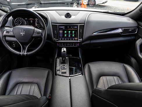Used 2021 Maserati Levante image 21