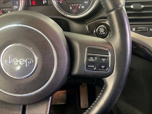 Used 2011 Jeep Grand Cherokee Laredo AWD/4WD image 24