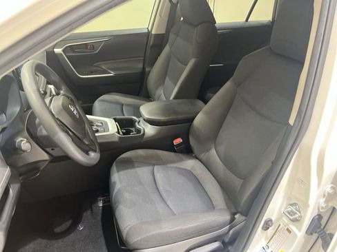 Used 2022 Toyota RAV4 LE image 16