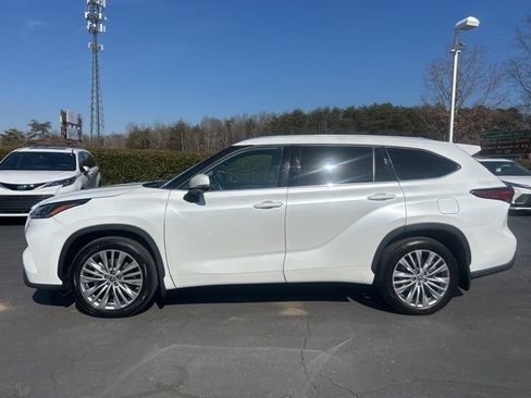 Used 2022 Toyota Highlander Platinum image 10